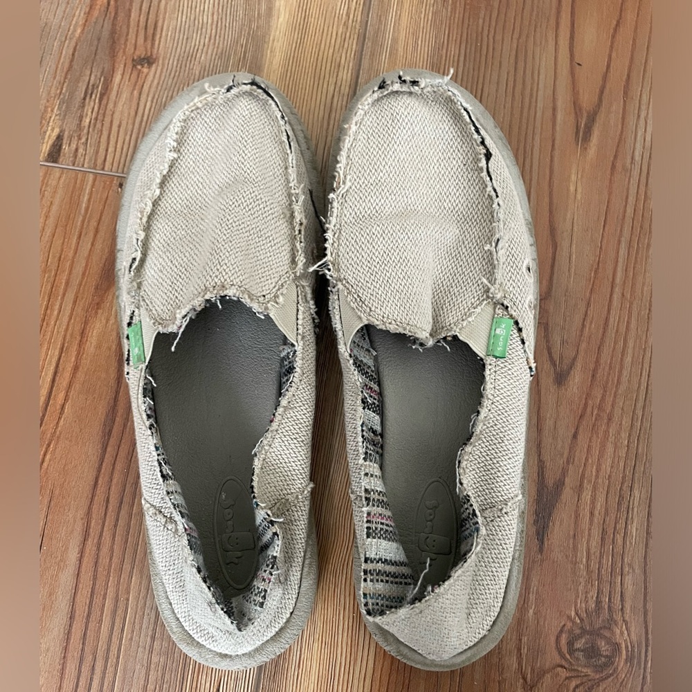 Sanuk size 8. Oatmeal color.